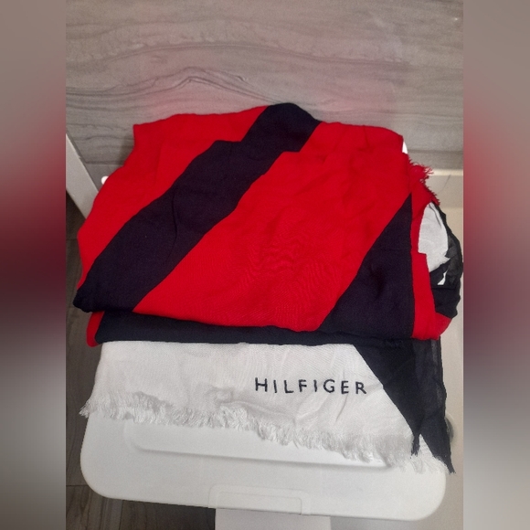 Tommy Hilfiger - Adult Scarf - OS- Red/White/Blue - 70x28 - Picture 2 of 6
